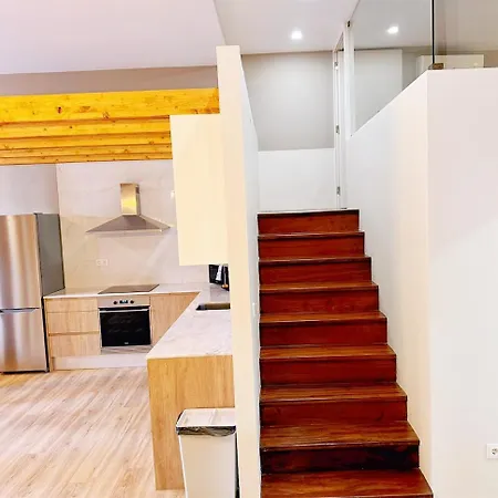 Downtown Spacious Suite-3min Metro * Porto