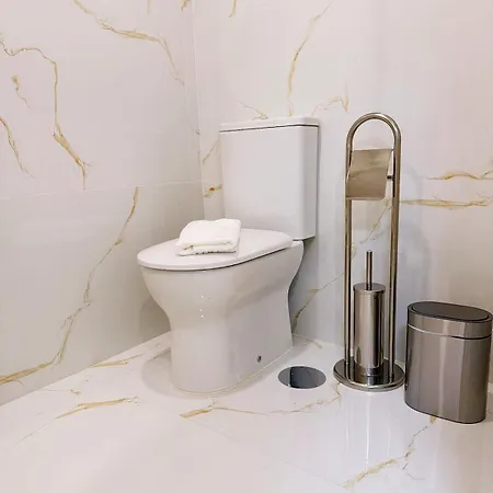 Downtown Spacious Suite-3min Metro Lejlighed