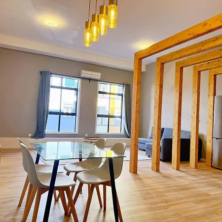 Downtown Spacious Suite-3min Metro Lejlighed