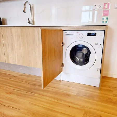 Downtown Spacious Suite-3min Metro Lejlighed Porto