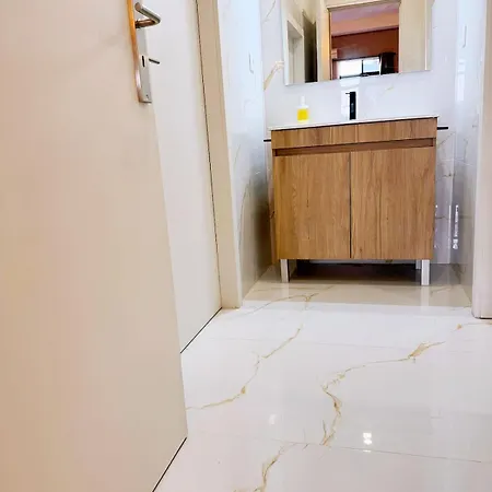 Lejlighed Downtown Spacious Suite-3min Metro *