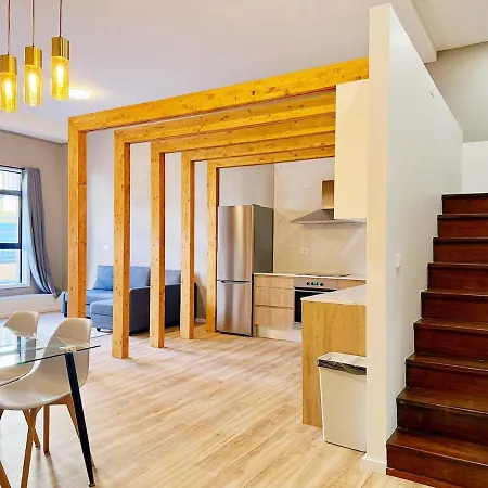 Downtown Spacious Suite-3min Metro Porto