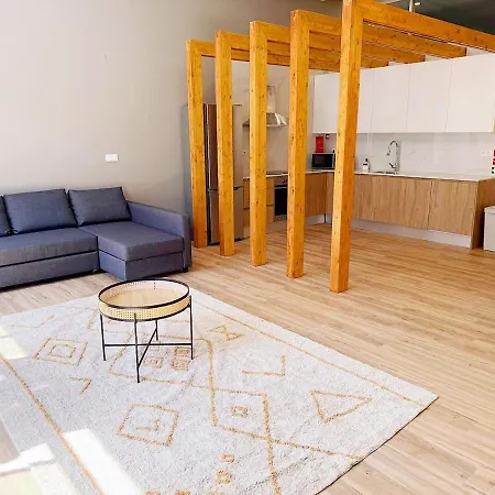 Downtown Spacious Suite-3min Metro * Porto