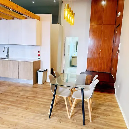 Lejlighed Downtown Spacious Suite-3min Metro